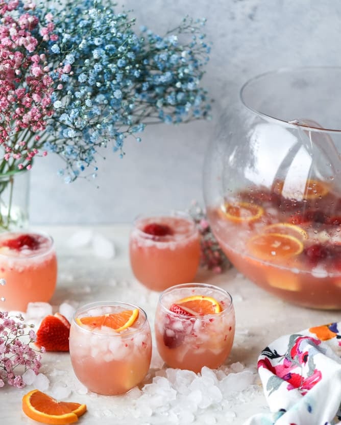 strawberry citrus easter punch I howsweeteats.com