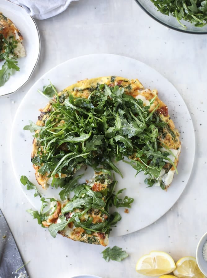 spring vegetable frittata with queso cheese and arugula I howsweeteats.com