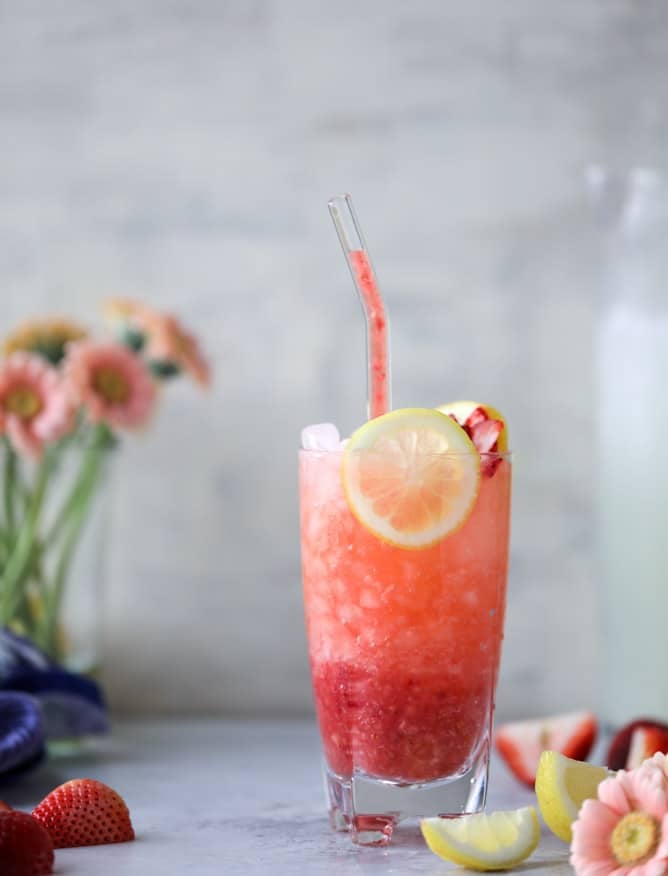 strawberry gin lemonades I howsweeteats.com