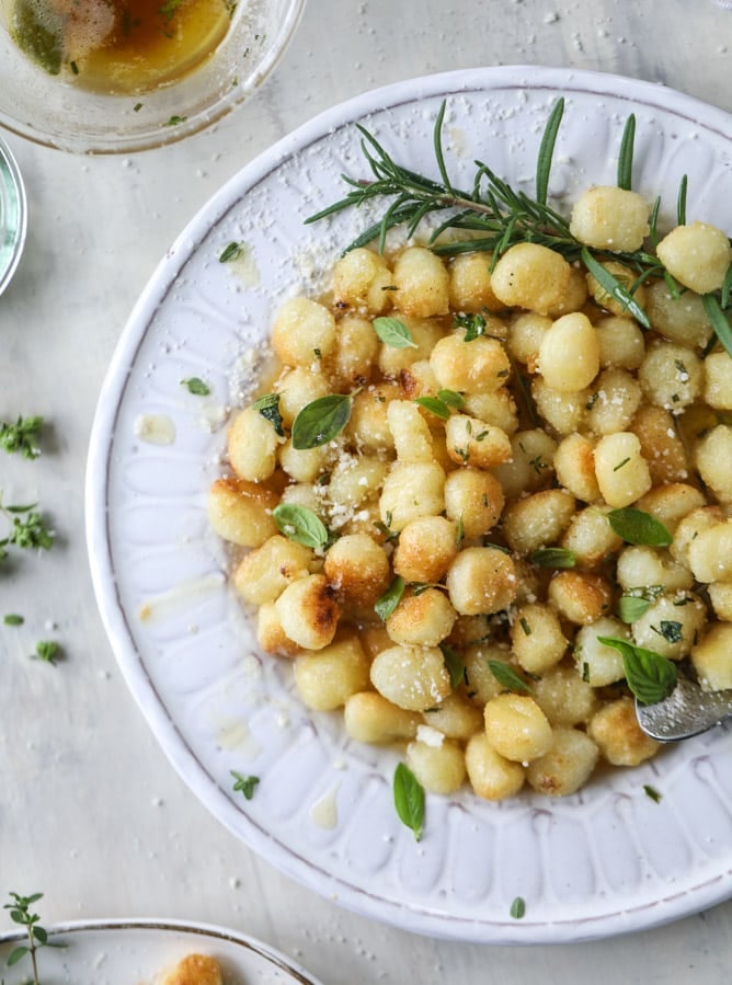 toasted gnocchi with herb brown butter I howsweeteats.com