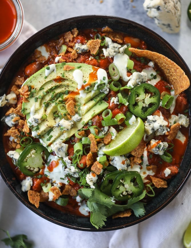 slow cooker buffalo chicken chili I howsweeteats.com