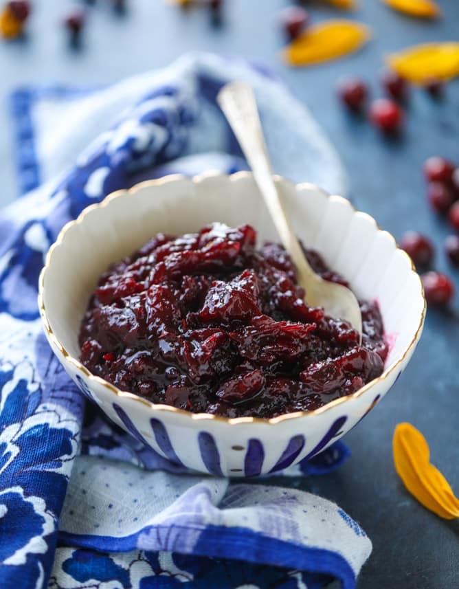 bourbon cider vanilla cranberry sauce I howsweeteats.com #thanksgiving #cranberrysauce #sidedish