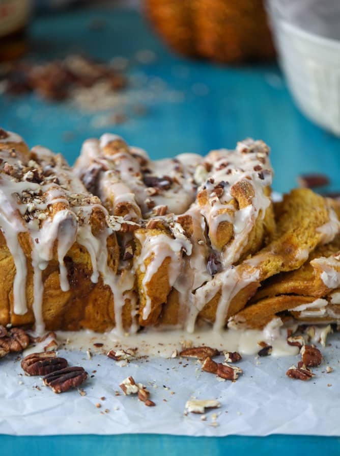 pumpkin, bourbon cream and toasted pecan pull apart bread I howsweeteats.com #pumpkin #bread #breakfast