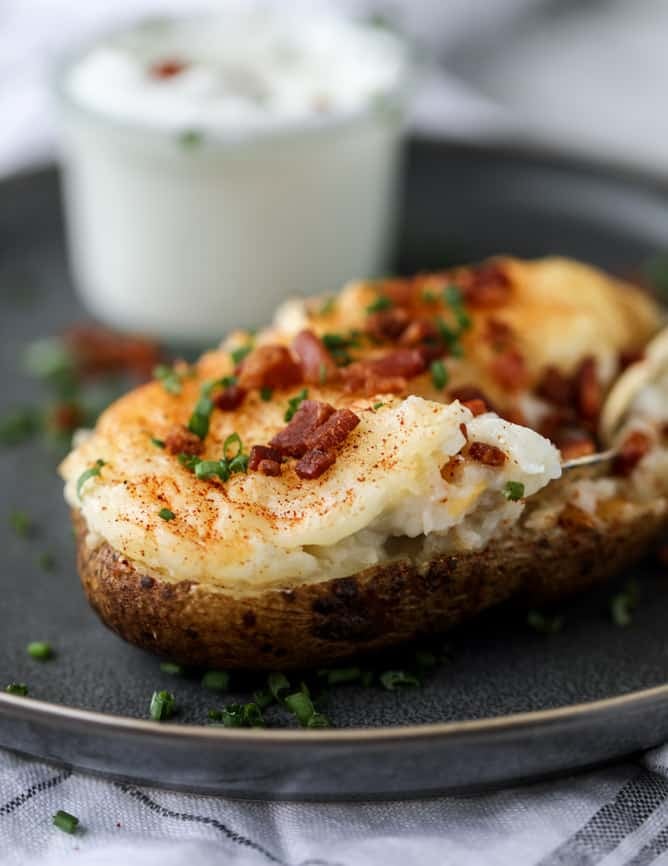 greek yogurt twice baked potatoes I howsweeteats.com #potatoes #twicebaked #sidedish #christmas #holiday