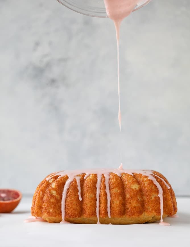 blood orange yogurt cake I howsweeteats.com #bloodorange #greekyogurt #yogurt #loafcake #cake #citrus