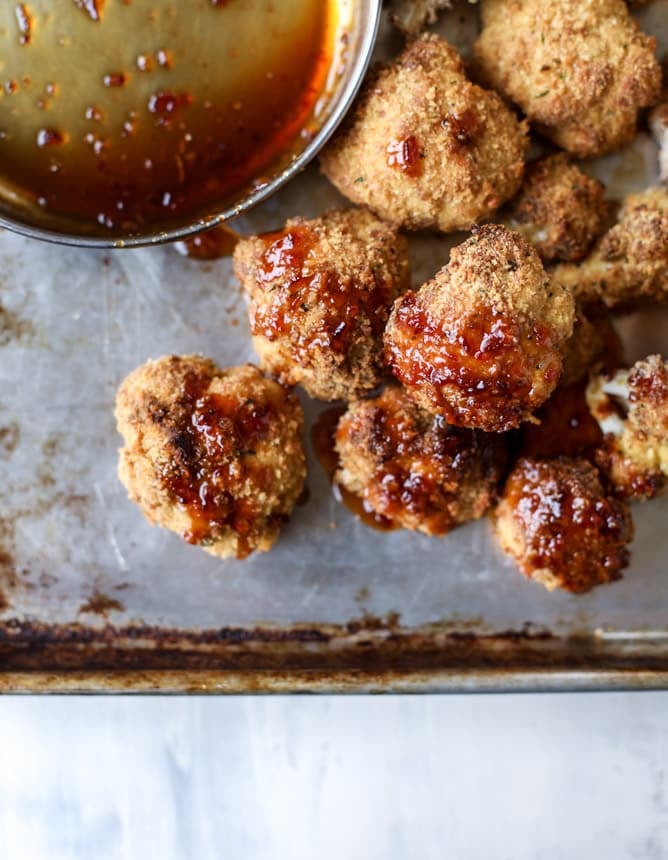 sweet and spicy roasted cauliflower I howsweeteats.com #cauliflower #crispy #roasted #sweet #spicy
