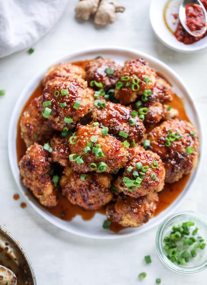 sweet and spicy roasted cauliflower I howsweeteats.com #cauliflower #crispy #roasted #sweet #spicy