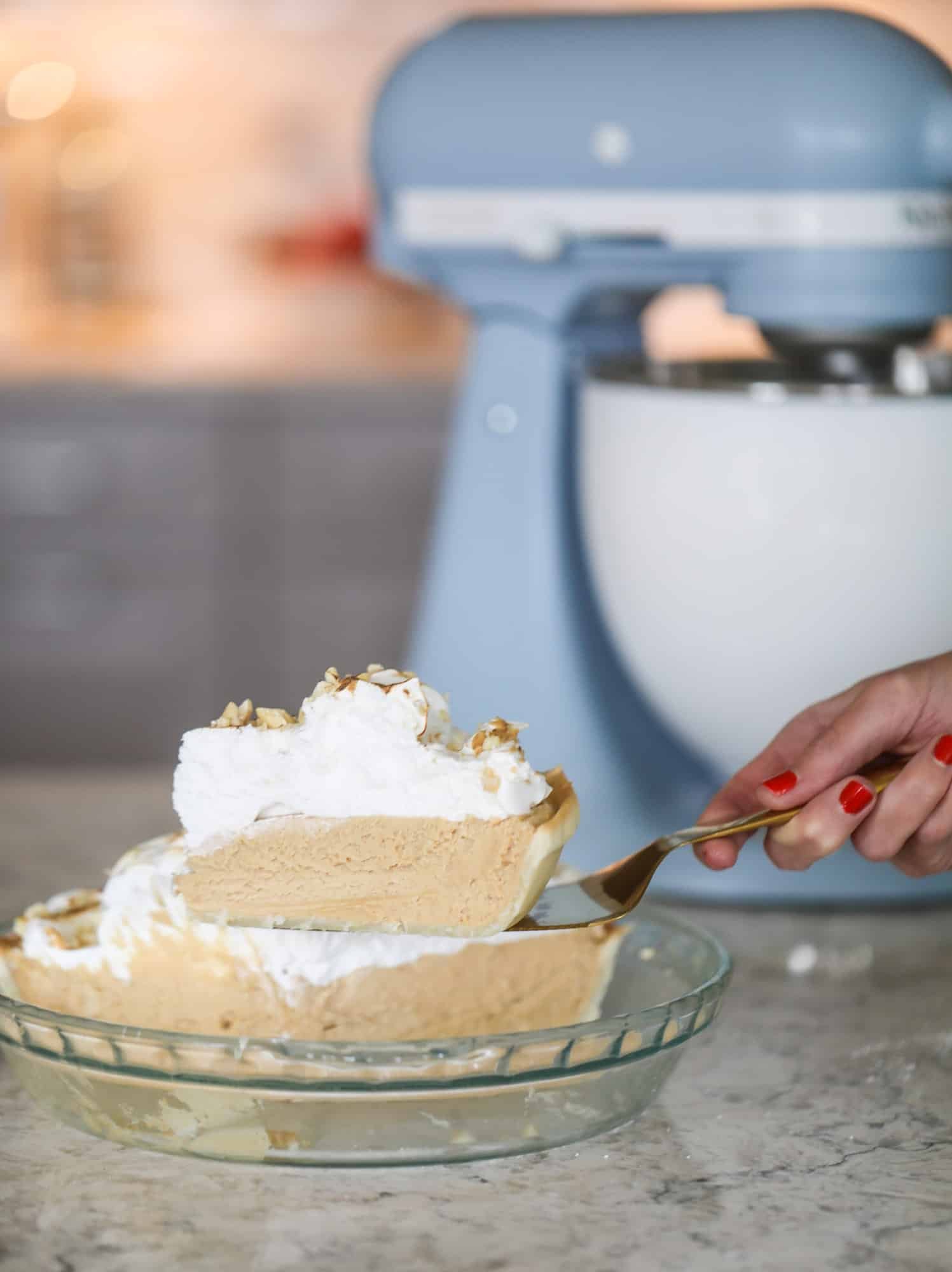 This peanut butter pie recipe is almost identical to the one that my grandmother made when I was a crust. Flaky pastry crust is what makes this pie different, along with a creamy no-bake peanut butter filling that is rich and decadent! I howsweeteats.com #peanutbutter #pie