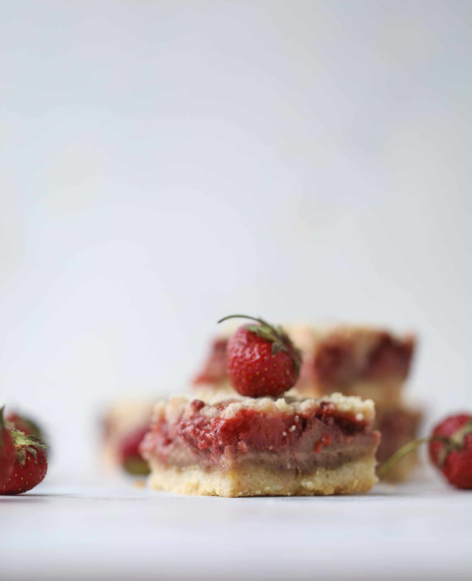 strawberry cobbler bars