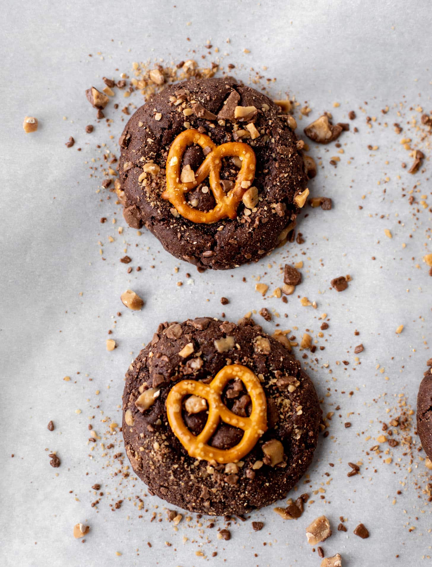 chocolate toffee pretzel cookies