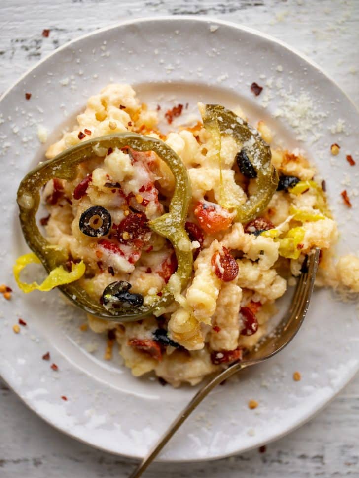 white pizza supreme mac and cheese