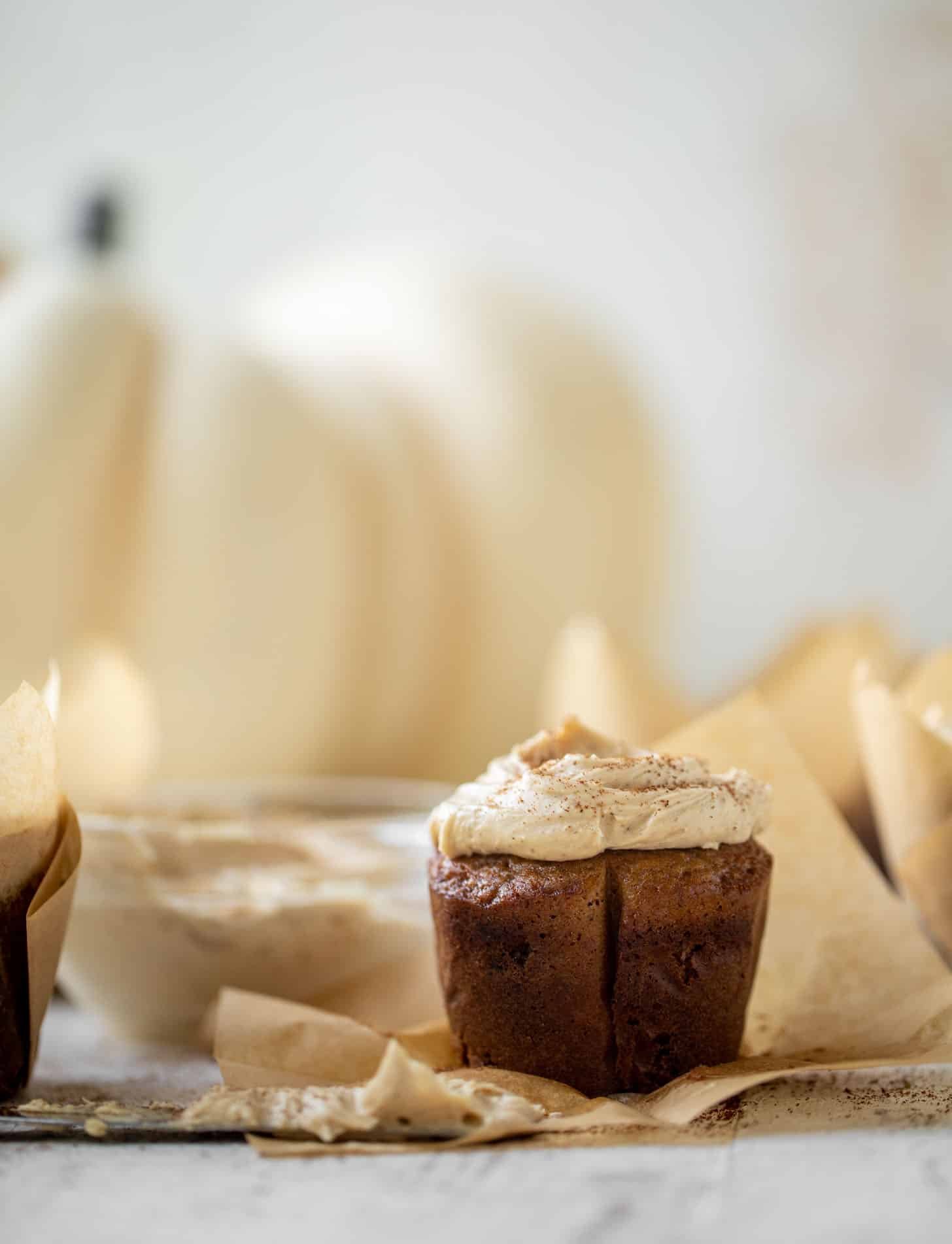 pumpkin dream cupcakes with espresso frosting