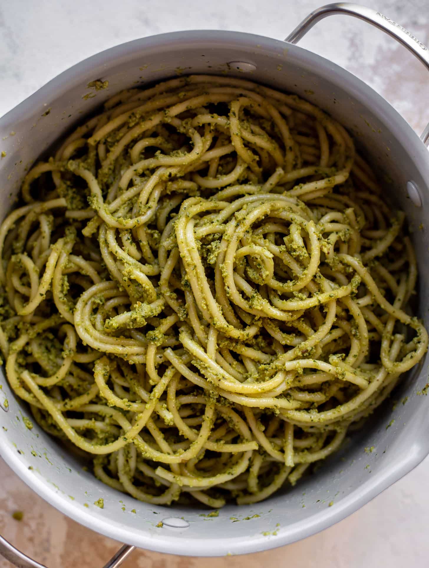 bucatini pesto in a pot