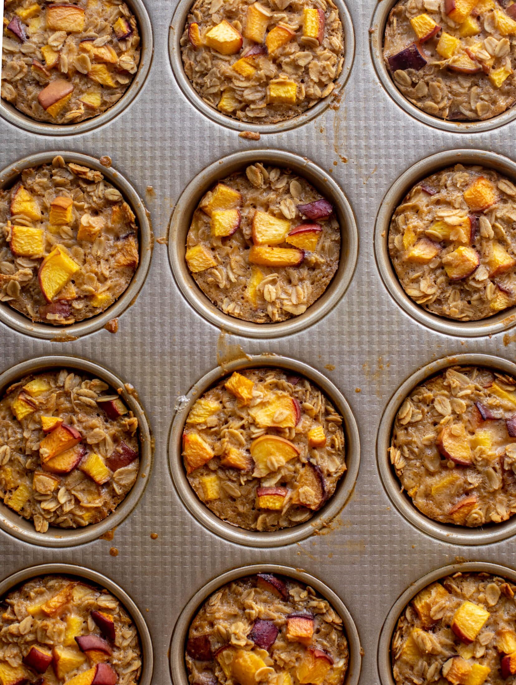 peaches and cream baked oatmeal cups