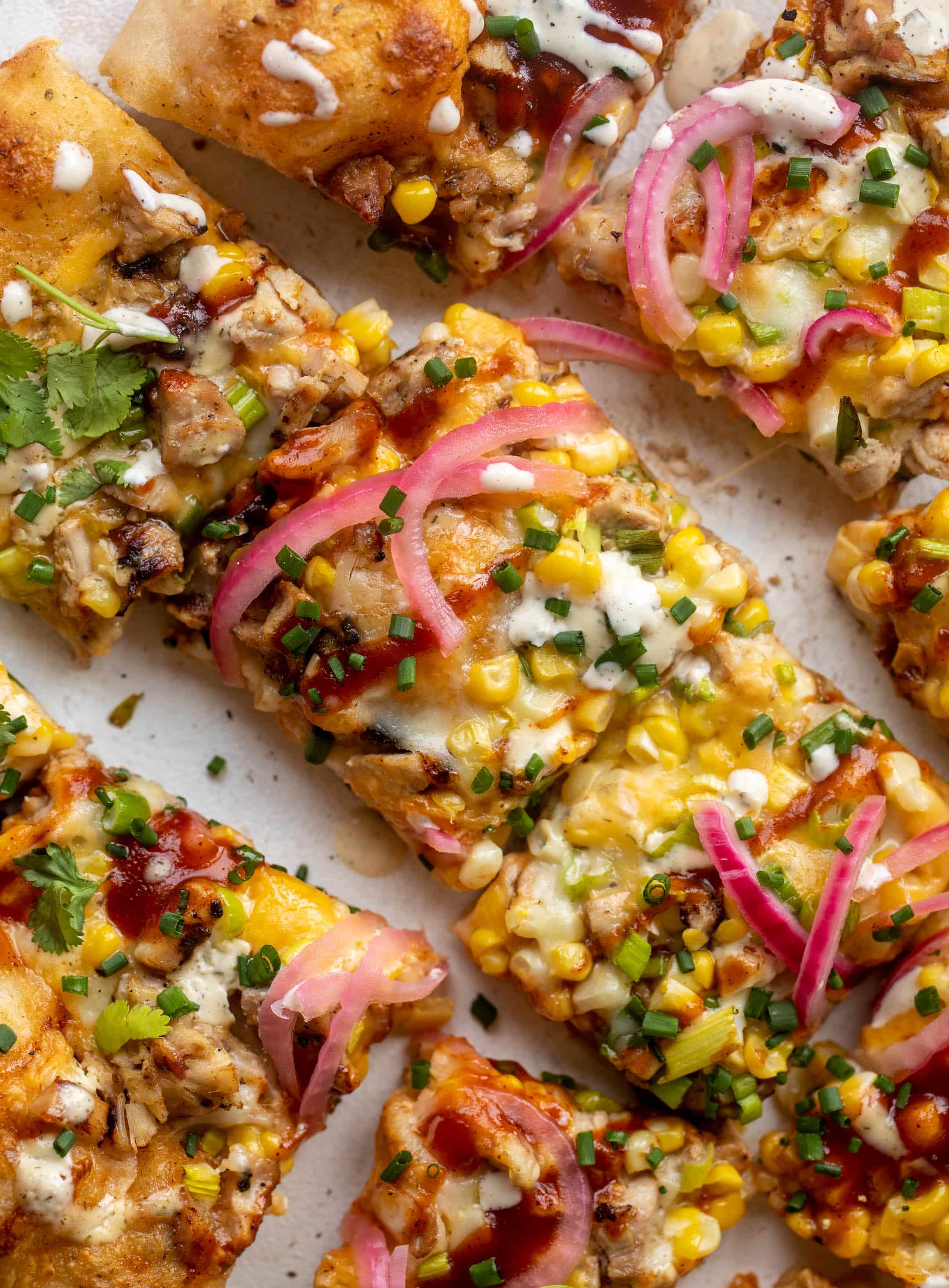 grilled summer BBQ chicken pizza