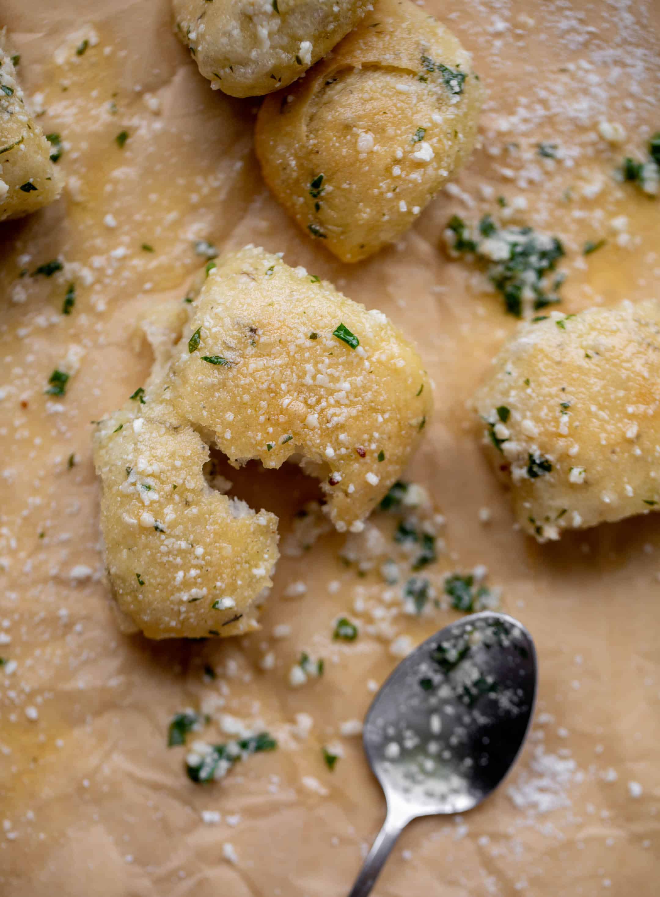 garlic butter pizza rolls