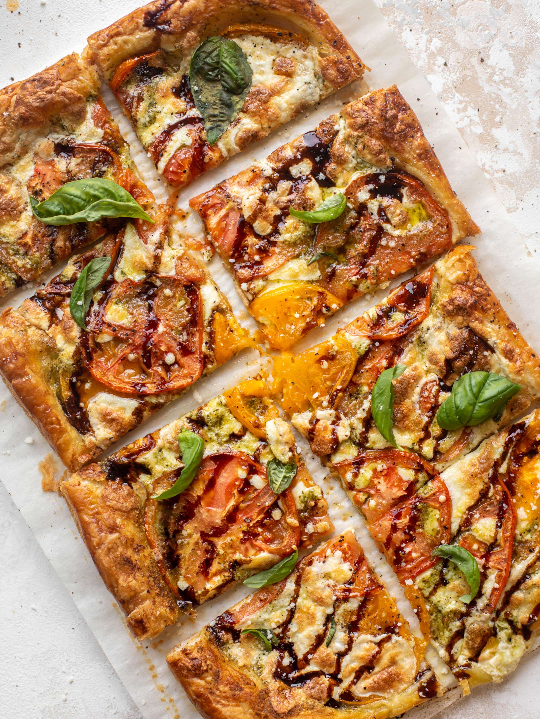 caprese puff pastry pizza
