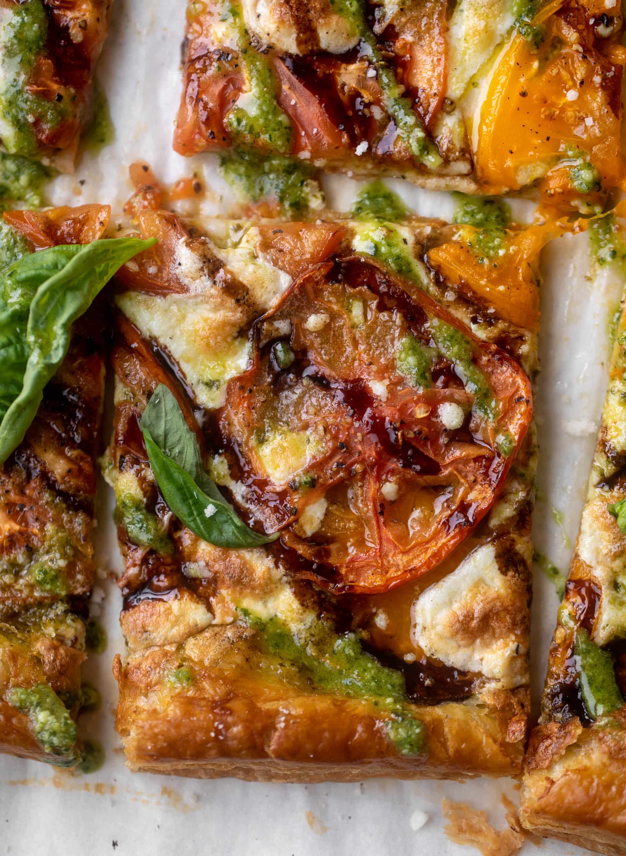 caprese puff pastry pizza