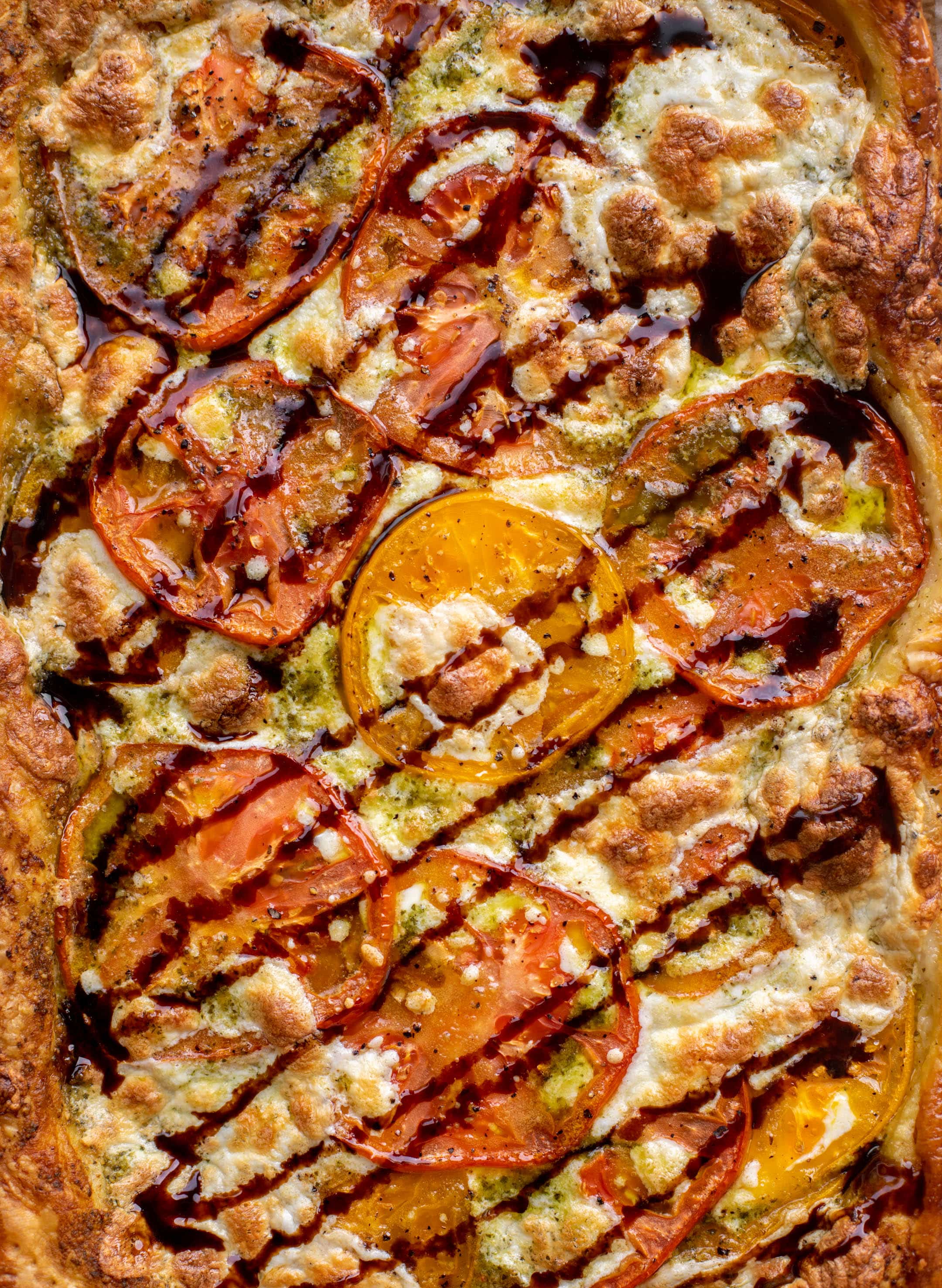 caprese puff pastry pizza