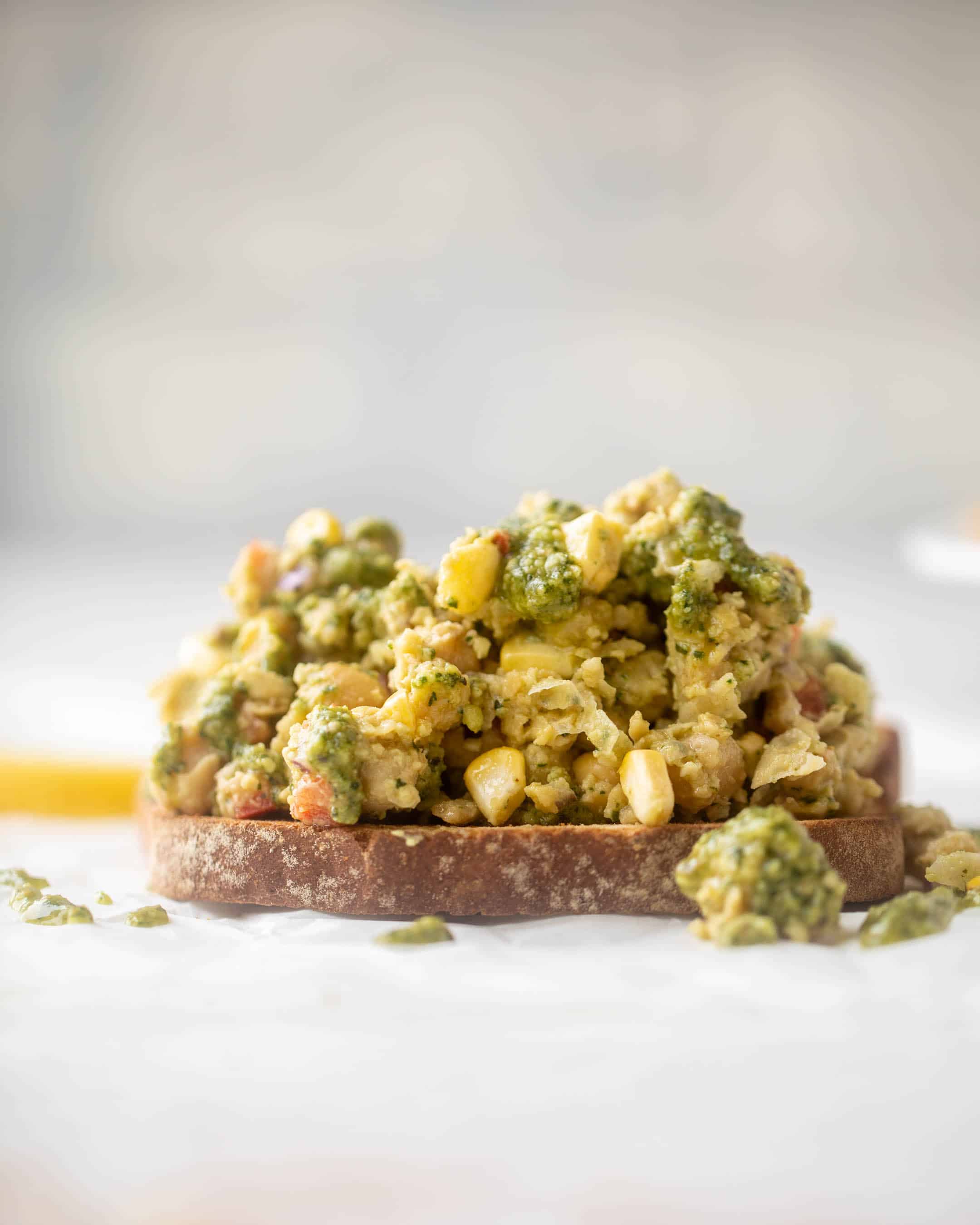 pesto smashed chickpea salad