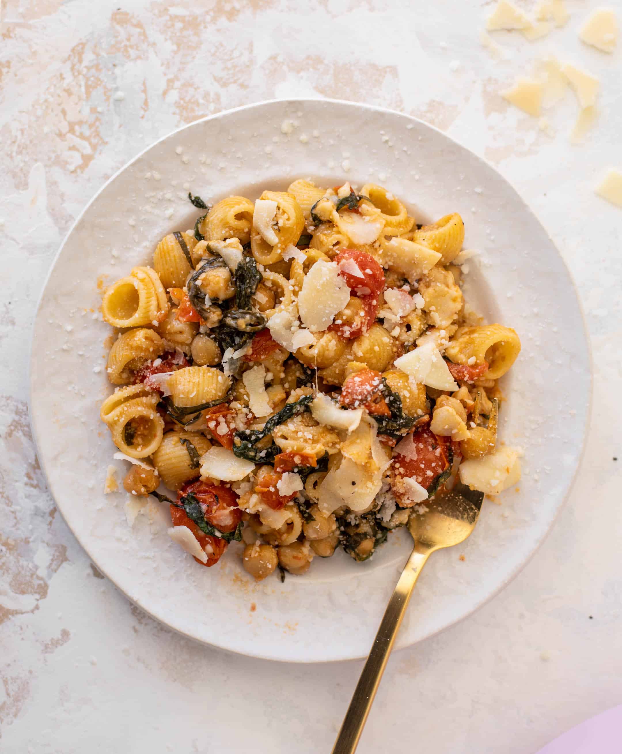 burst tomato pasta with chickpeas and spinach