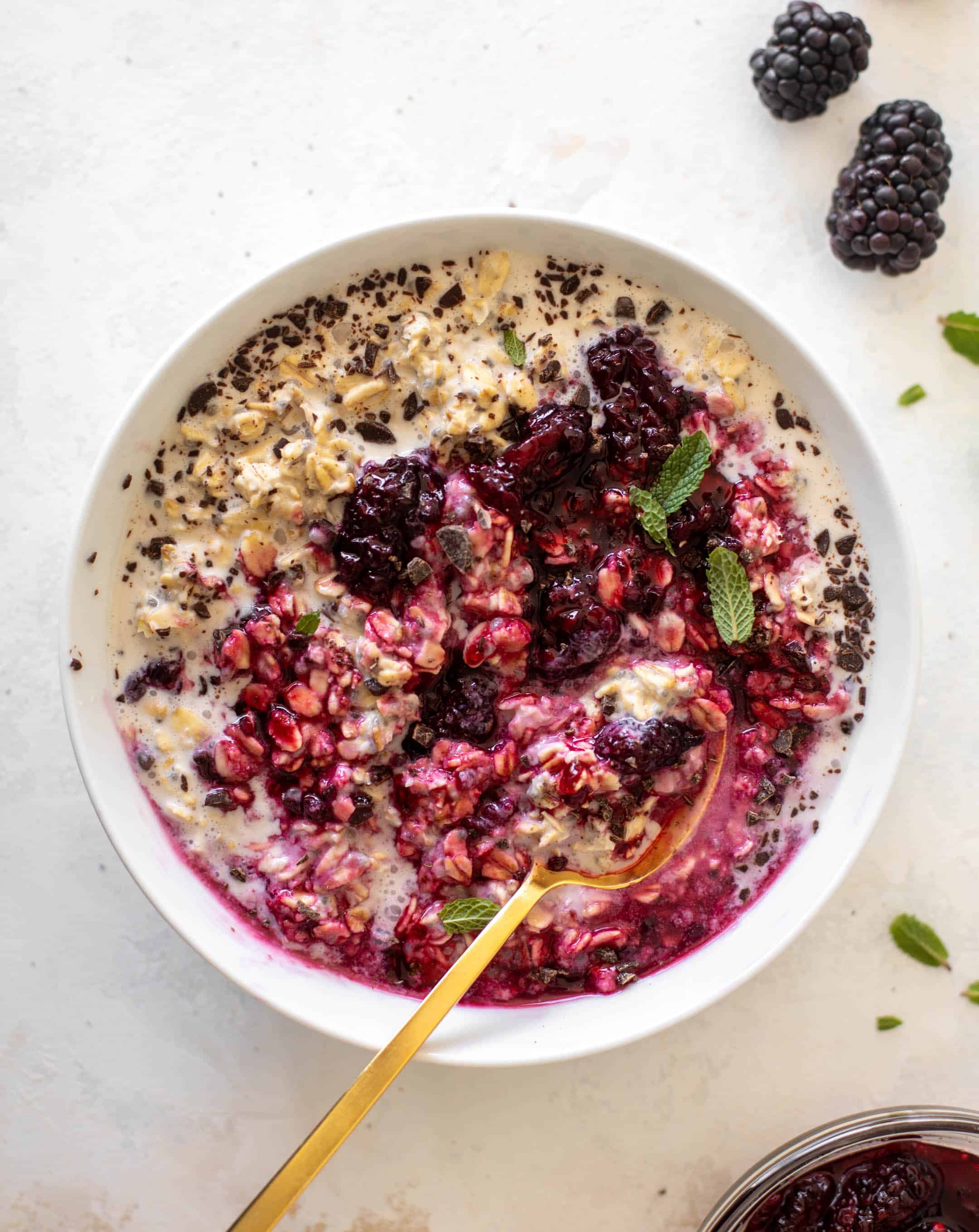 blackberry chip overnight oats