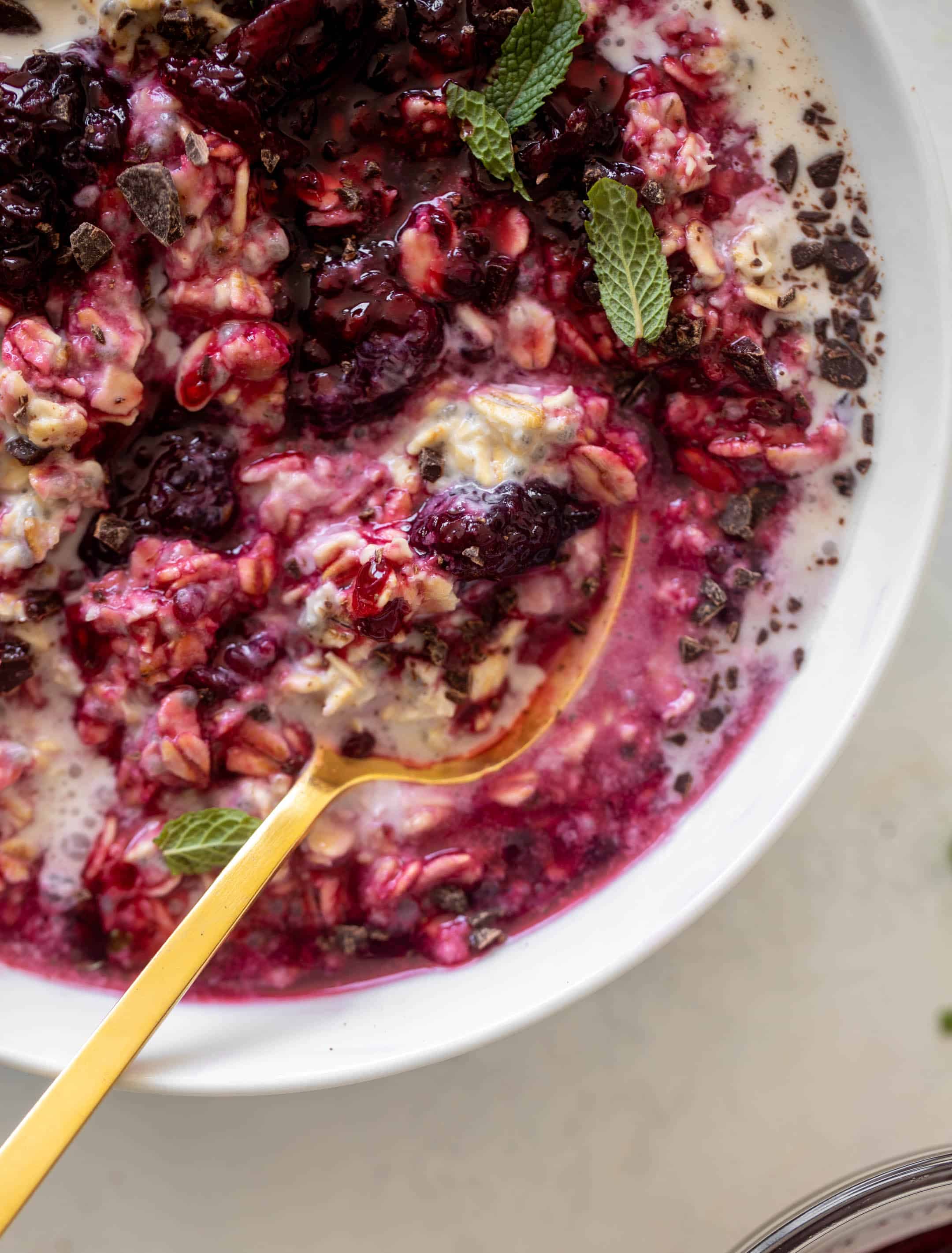 blackberry chip overnight oats